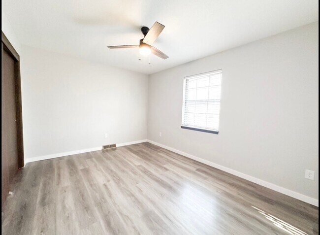 Building Photo - 2008 Juniper Dr