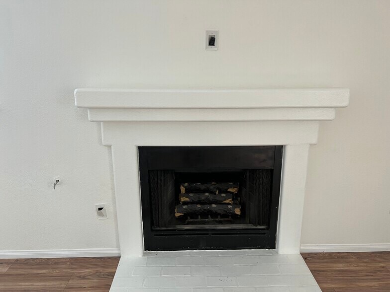 Building Photo - 4344 Willow Glen St