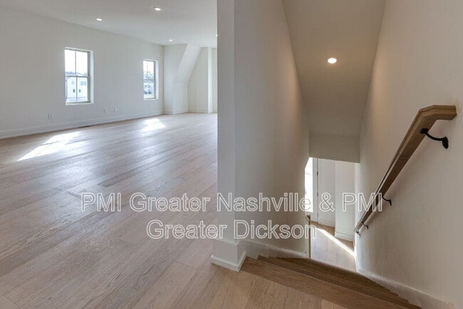 Building Photo - 539 Midnight Way