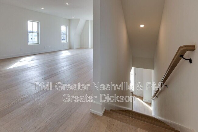 Building Photo - 539 Midnight Wy