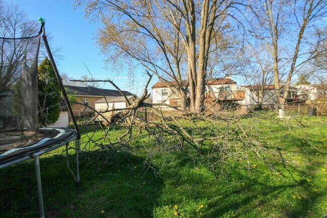 Building Photo - 1080 Arapaho Ave