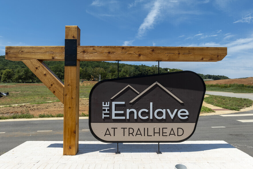 Building Photo - The Enclave at Trailhead