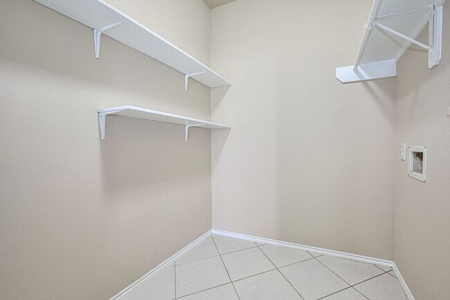 Building Photo - 2206 Grand Shore Ct