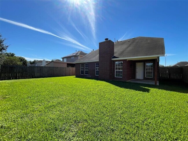 Building Photo - 6638 Chantalle Dr