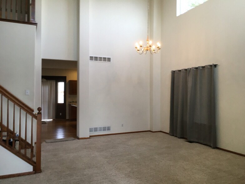 Building Photo - 1743 E 164th Pl