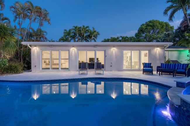Building Photo - 1733 Coral Gardens Dr