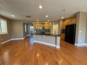 Building Photo - 3 story newer home in great commute location