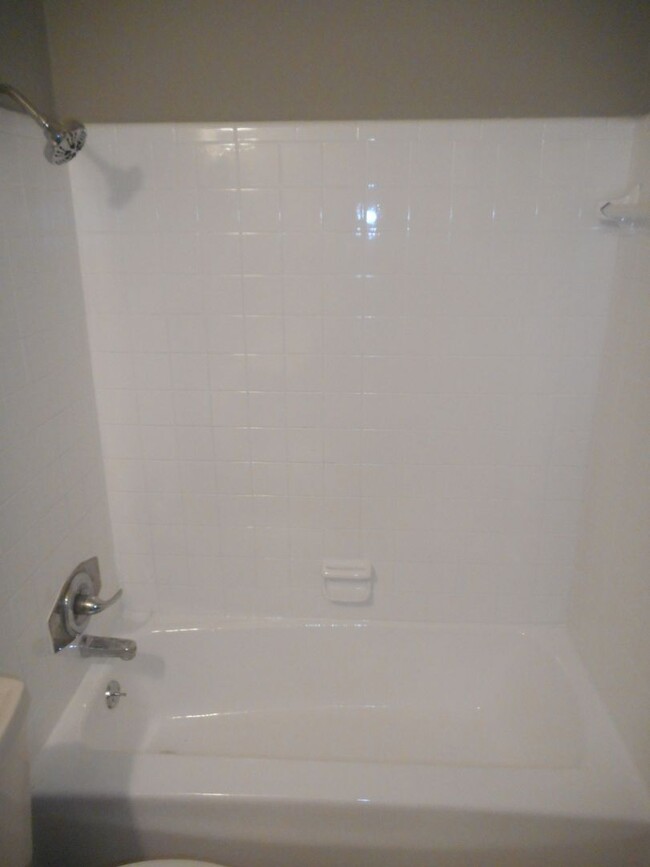 Building Photo - Charming 3 Bedroom, 1.5 Bath Home with Gar...