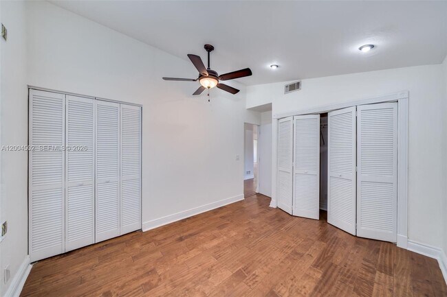 Building Photo - 1704 SW 5th Ct