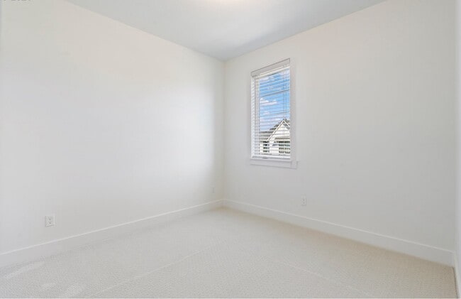 Building Photo - 15628 NW Raywood Ln