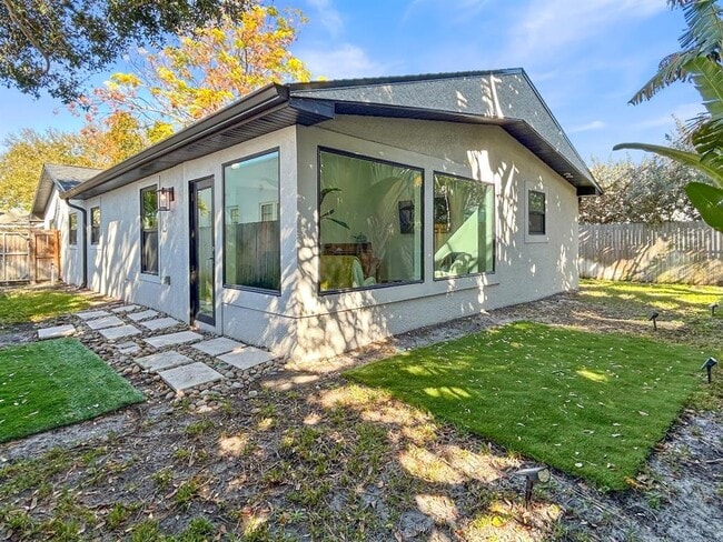 Building Photo - 2908 W San Rafael St