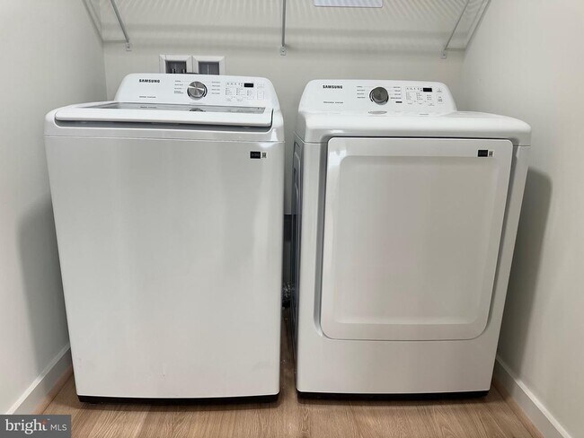 Building Photo - 635 Upland Pl