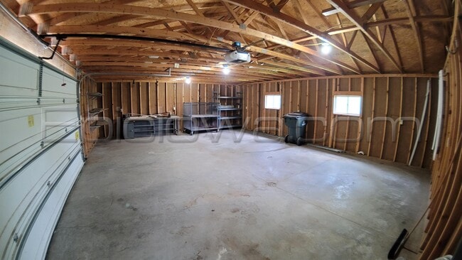 Building Photo - 2082 High Dr SE