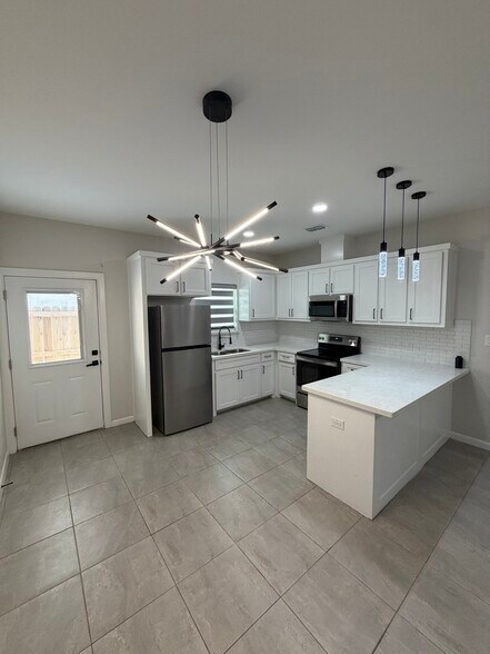 Building Photo - 3524 S Dominique Dr
