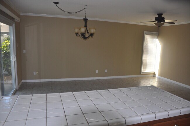 Building Photo - 1568 Covington Ave