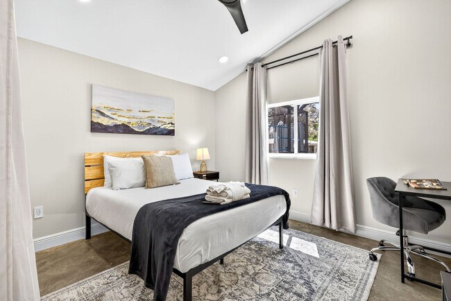 Building Photo - 319 Brentwood Dr