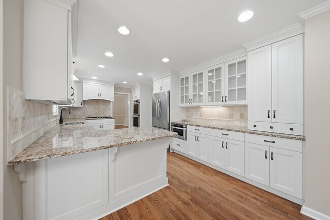 Building Photo - Beautifully Crafted 4BR Home with Sunroom, Office & Prime Location Near Downtown Hickory!