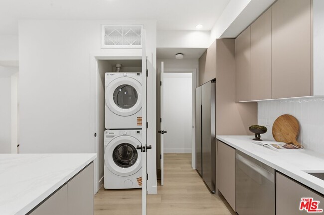 Building Photo - 3842 Don Tomaso Dr