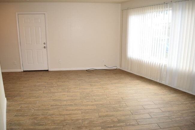 Building Photo - 6049 Northcrest Cir