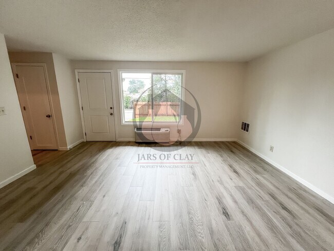 Building Photo - Skyline Rd S Duplex #2023-LL787