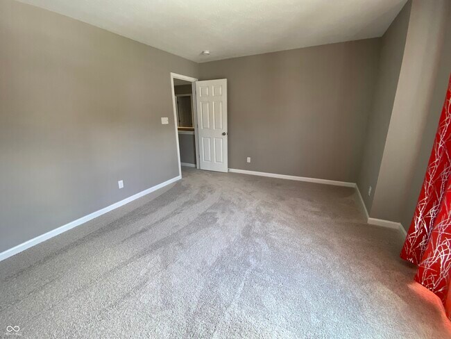 Building Photo - 5668 Grosbeak Dr
