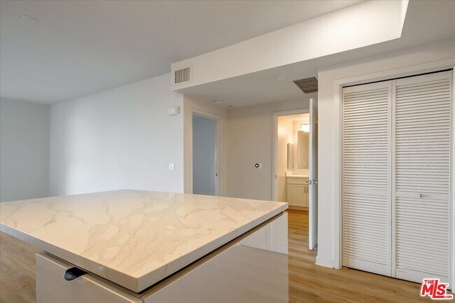 Building Photo - 12655 Bluff Creek Dr