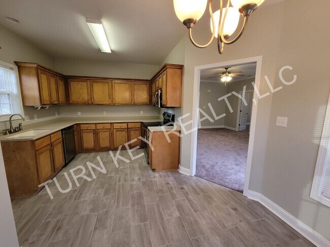 Building Photo - Home for rent in Gardendale