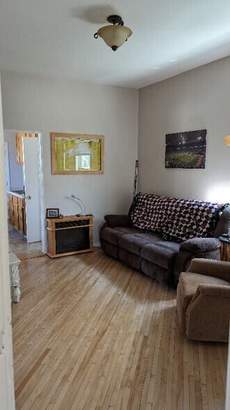 Primary Photo - 2241 W 11th St
