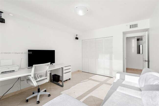 Building Photo - 800 Claughton Island Dr