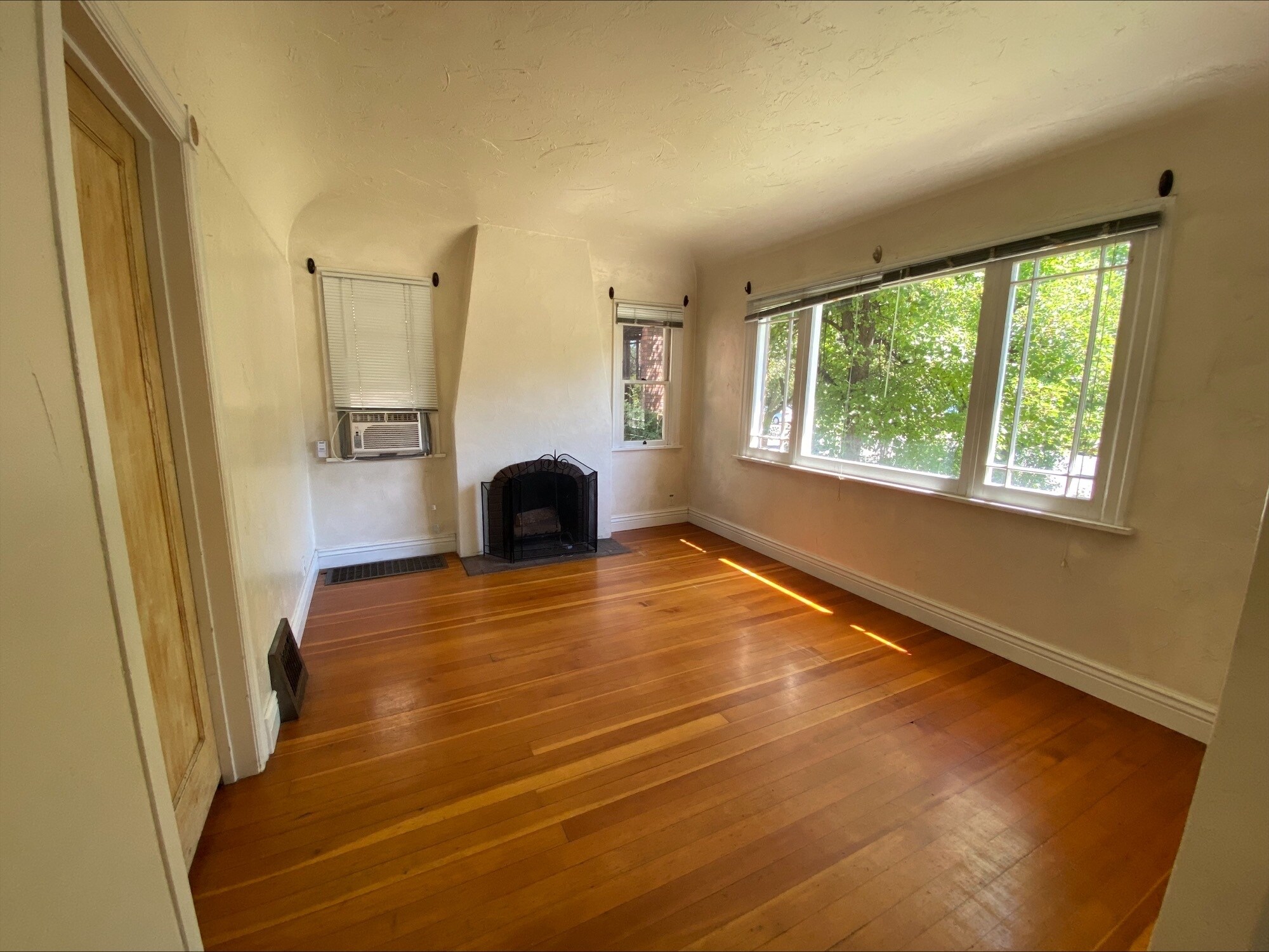 Building Photo - 247 N 400 E