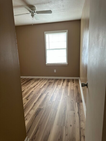 Building Photo - 3503 Willow Ln