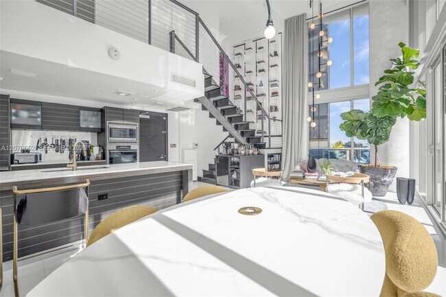 Building Photo - 200 Biscayne Blvd Way
