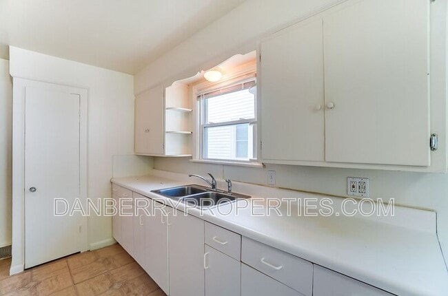 Building Photo - 919 Brookley Blvd