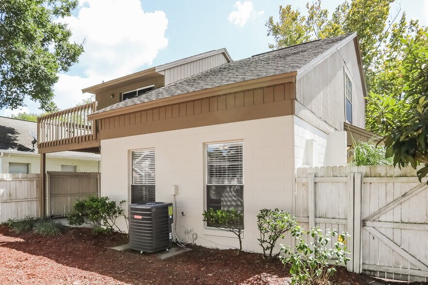 Building Photo - 1275 Pin Oak Dr