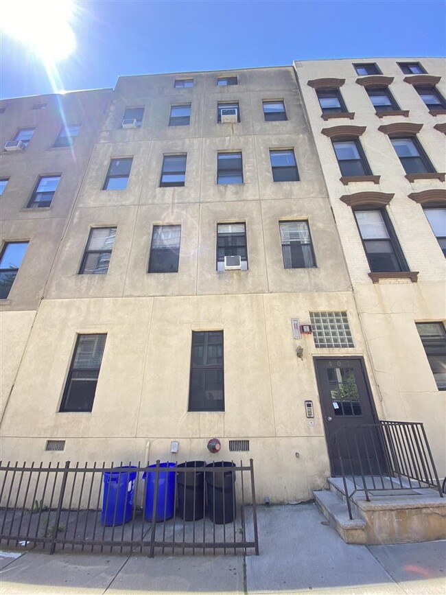 Building Photo - 407 1st St