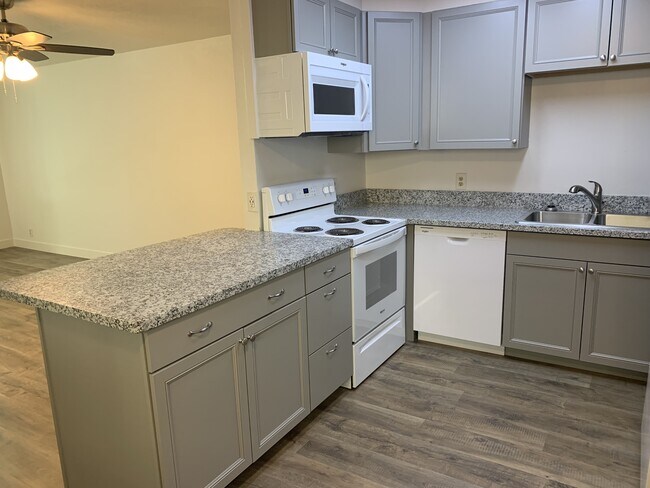 Building Photo - 167 Lincoln Way