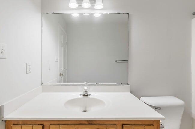 Building Photo - Great Home for Rent in the Lucks Lane Corr...