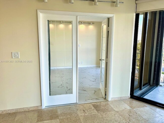 Building Photo - 4000 Towerside Terrace