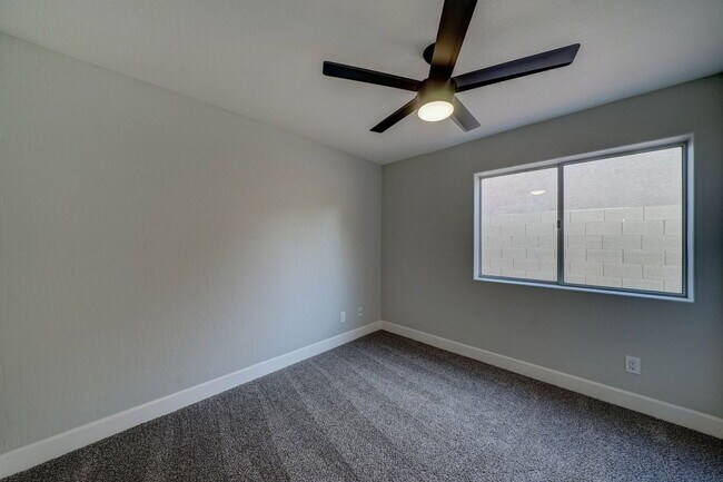 Building Photo - 8940 E Palm Ridge Dr