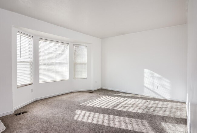 Building Photo - 4948 Decora Way