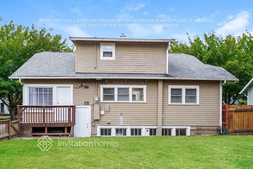 Building Photo - 713 Ryan Ave