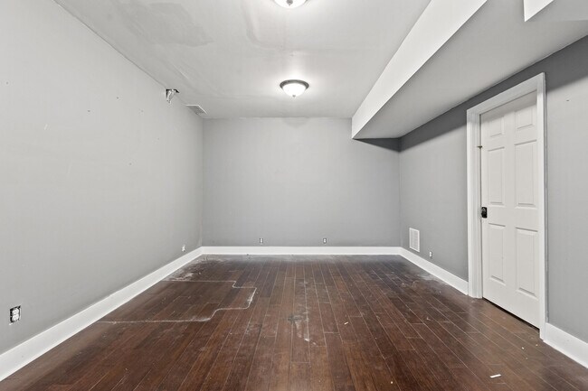Building Photo - 800 Palomino Ln