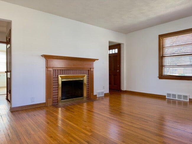 Building Photo - 3105 Burrmont Rd