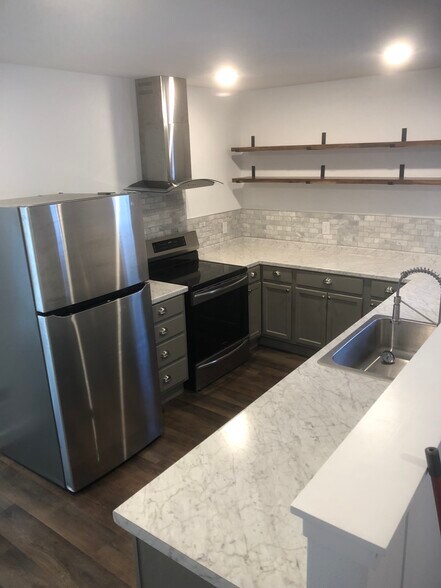 Kitchen - 106 Matthews St