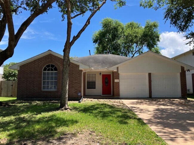 Building Photo - 1827 Oak Ridge Dr