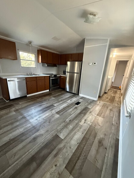 Building Photo - 224 Pinewood St