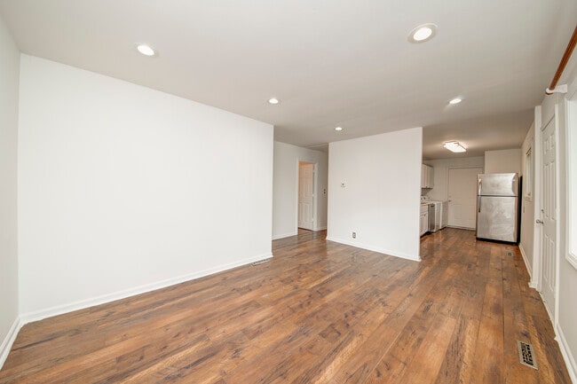 Building Photo - 112 Green Ln