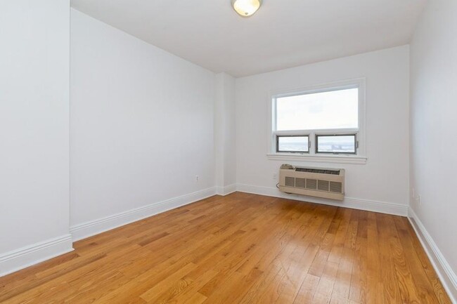 Building Photo - 809-815 22nd St