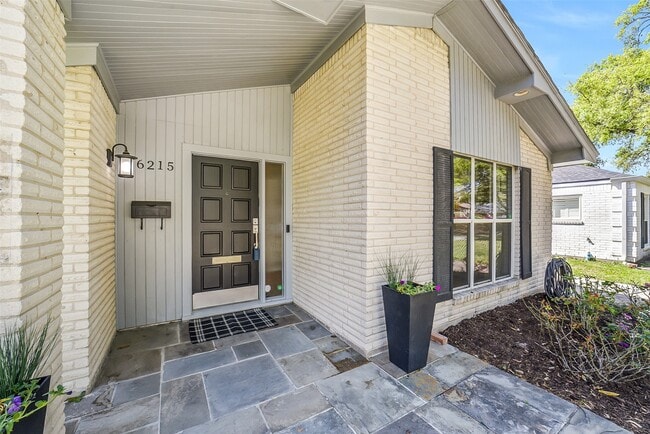 Building Photo - 6215 Queensloch Dr