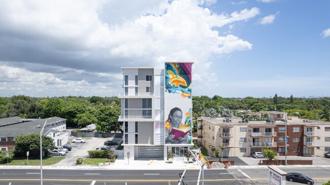 Building Photo - 475 NE 126th St